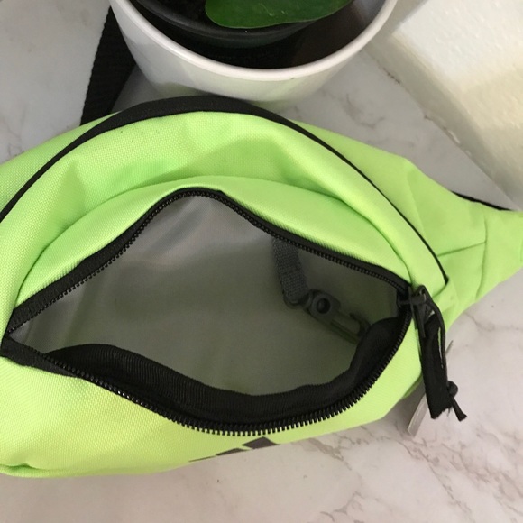 Adidas Fanny Pack  Neon green Nwt - Picture 4 of 4